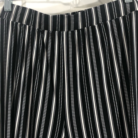 Bobbie Brooks black white stripe wide leg pants - Picture 5 of 8